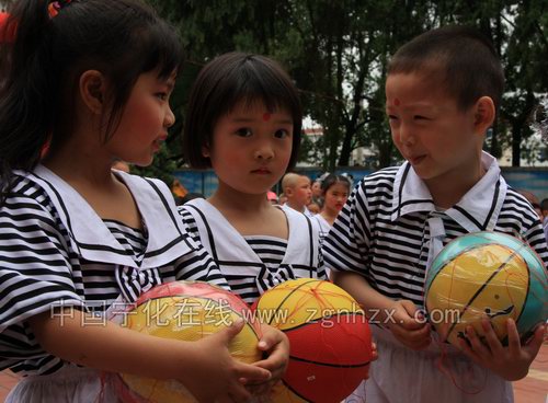 寧化留守兒童快樂過“六一”