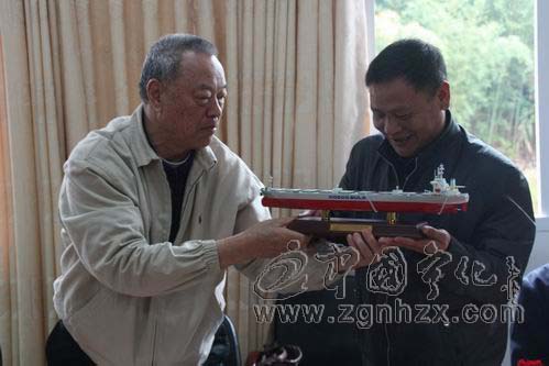 陳忠表回母校曹坊中心學校與校友座談聯(lián)誼