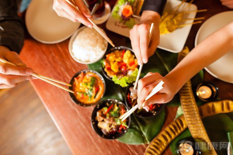 共餐有“風險” 這4種病會經唾液傳染