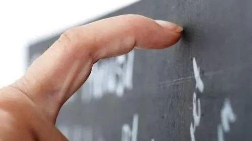 為何有人聽到指甲劃黑板的聲音就狂躁？