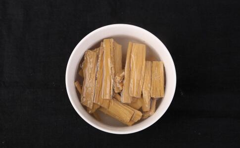 久蹲起身后眼前發黑 可能是低血糖 久蹲起身后眼前發黑 久蹲起身后眼前發黑的原因 低血糖的癥狀