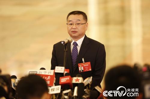 國家醫療保障局局長胡靜林答記者問 。 攝影記者 王甲鑄