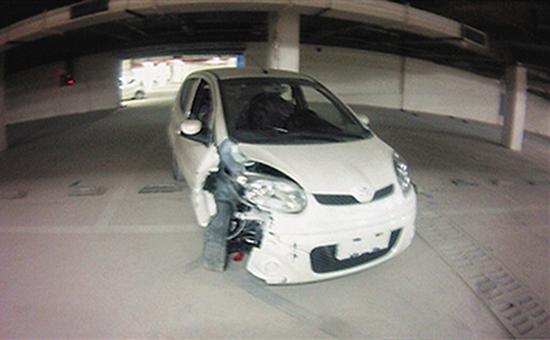 被小雨和他的小伙伴撞壞的電動車。 警方供圖