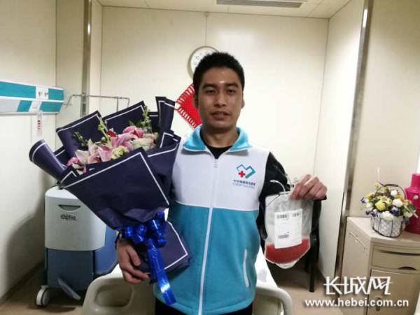 志愿者周楊完成造血干細胞采集。 長城網 圖