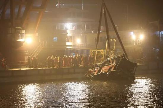 萬州公交墜江96小時：從急轉彎到墜落全過程僅3秒