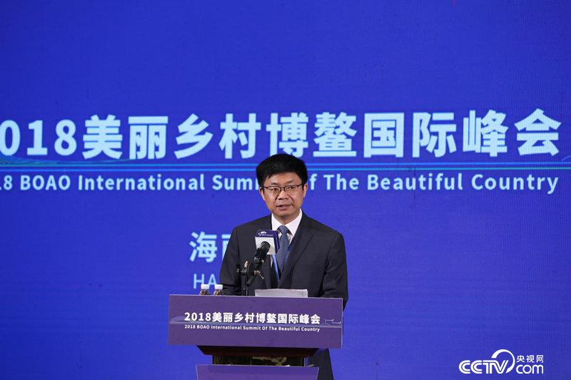 荔波縣縣長葉霖作最美推介(李文亮/攝)