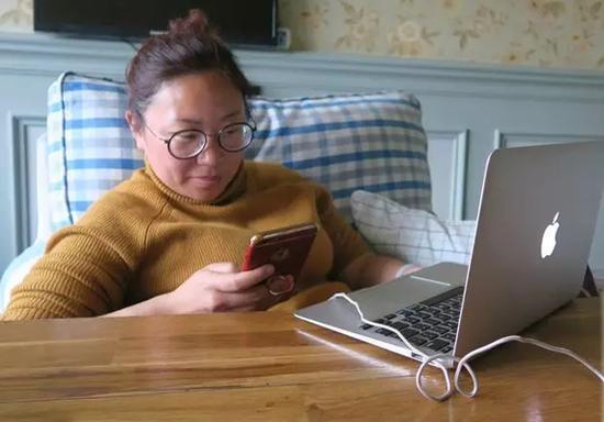 何興麗自我評價是個“桀驁不馴”的人。