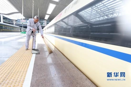 這個春節，他的工作要每天“走”一個馬拉松