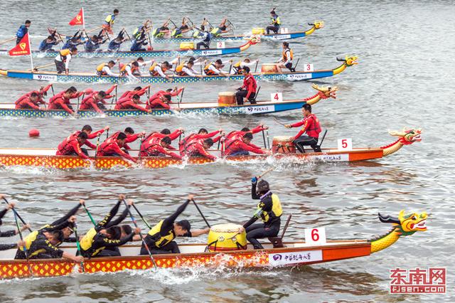 中華龍舟大賽福建福州站首日揮槳