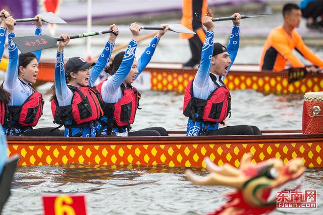 中華龍舟大賽福建福州站首日揮槳