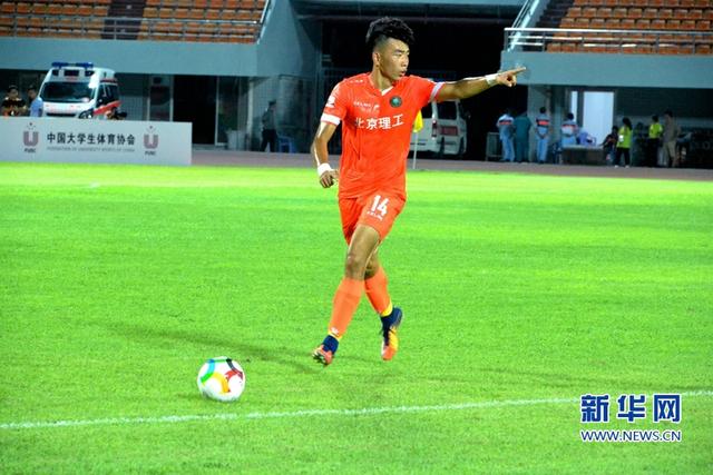 福建晉江:12支國內高校足球隊角逐綠茵場【組圖】