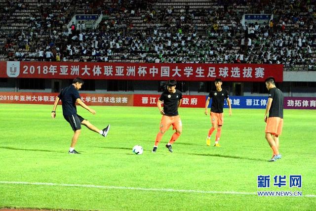 福建晉江:12支國內高校足球隊角逐綠茵場【組圖】