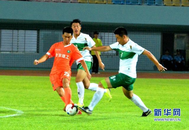 福建晉江:12支國內高校足球隊角逐綠茵場【組圖】
