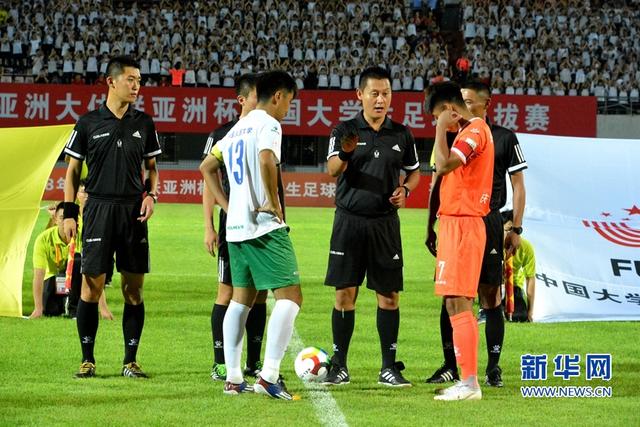 福建晉江:12支國內高校足球隊角逐綠茵場【組圖】