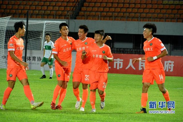 福建晉江:12支國內高校足球隊角逐綠茵場【組圖】