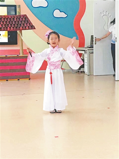 出事前的宋馨是個(gè)活潑愛(ài)笑的姑娘