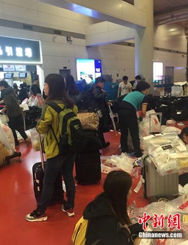 資料圖：韓國仁川機場的中國代購。受訪人供圖