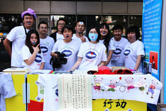 “藍(lán)嘴唇”向公眾普及肺動(dòng)脈高壓知識(shí)。