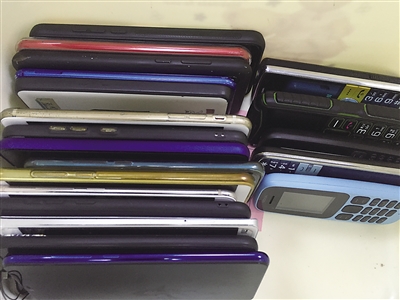 制度約束、家長(zhǎng)以身作則 這幾招或幫孩子戒手機(jī)癮