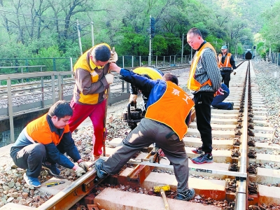 今年降溫快 鐵路秋季大修提前啟動(dòng)