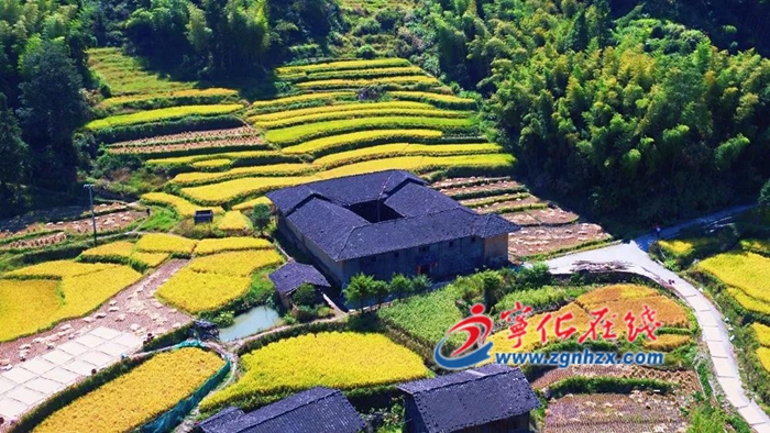 山間土樓的多彩之秋