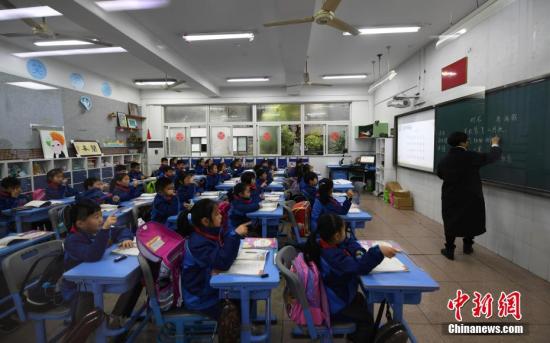 學校減負家長急了 中國基礎教育減負為何頻上熱搜?