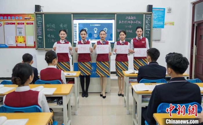 四川一高校開(kāi)設(shè)四川方言課 專(zhuān)家稱有利于傳統(tǒng)文化保護(hù)