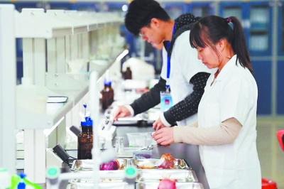 “碼”上守護“菜籃子”安全