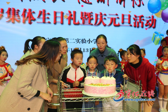 組圖:寧化二實小380多名學生集體過生日