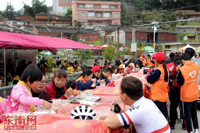 花海暢游 泉州洛江虹山油菜花文化節(jié)開(kāi)幕