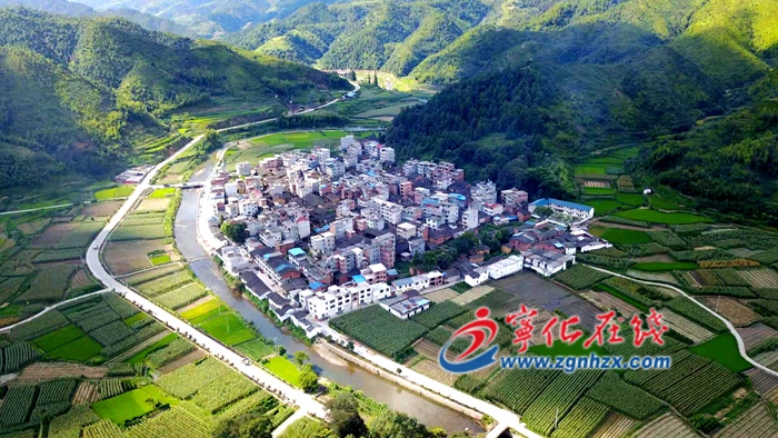 小山村走上產(chǎn)業(yè)脫貧路