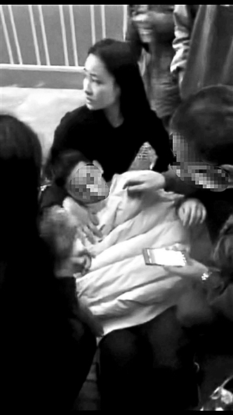 昆明“最美護士”街頭急救少年 曾接受希望工程救助