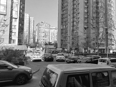 小區“停車權限”成了買賣 無車搶車位到底為哪般？