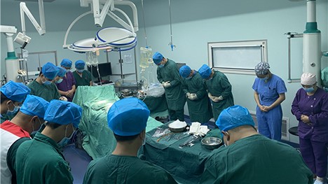 器官獲取手術前的默哀儀式