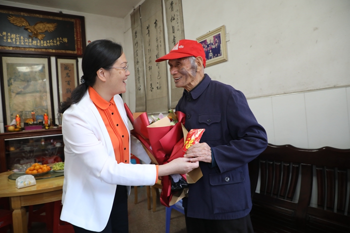 縣領導走訪慰問抗美援朝老兵