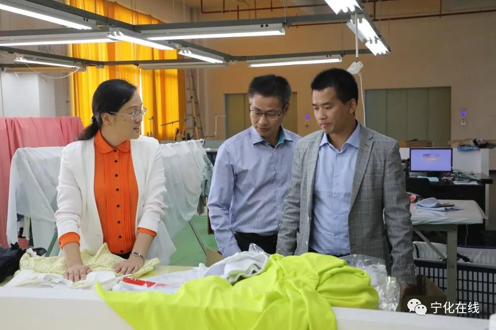 寧化縣領導調研“雙創”孵化基地企業生產