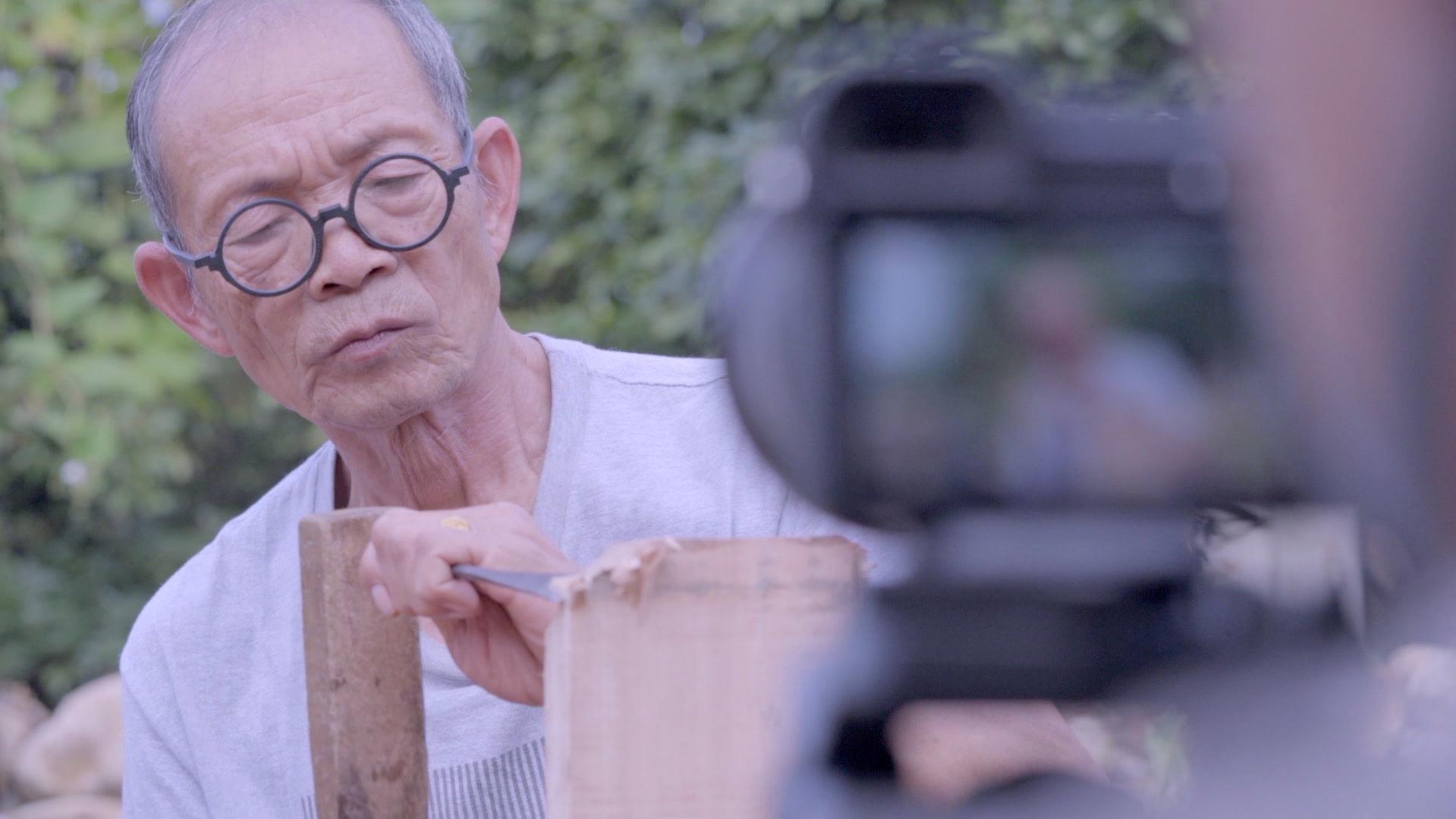 “火云邪神”出道記，這是一個關于72歲“爺青回”的故事……