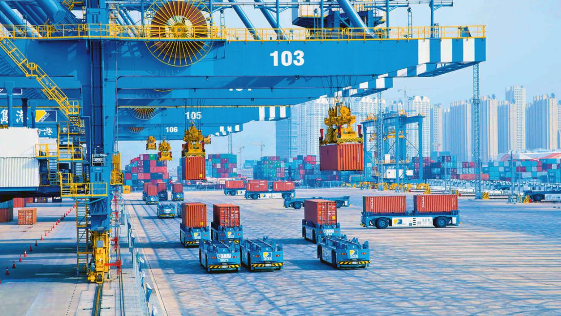 青島港自動化集裝箱碼頭作業(yè)場景