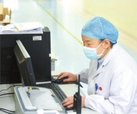 疫情結束后要補拍一張全家福！這對醫護夫妻在同一棟樓并肩戰斗