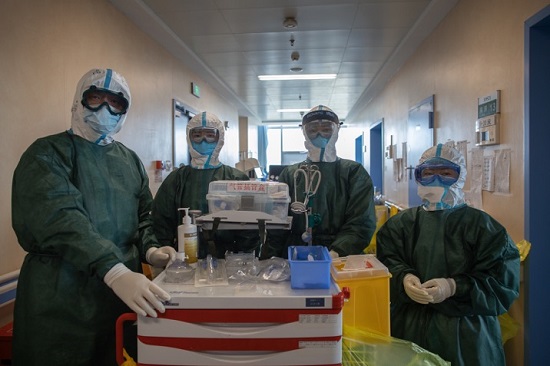 武漢醫(yī)生敢死隊：高危90秒與病毒源最近