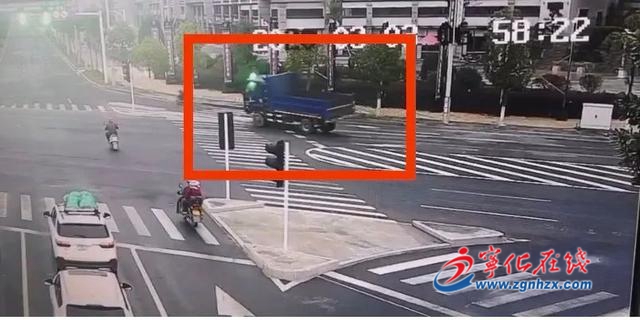 寧化一貨車司機撞壞人行道紅綠燈設備后逃逸被拘留