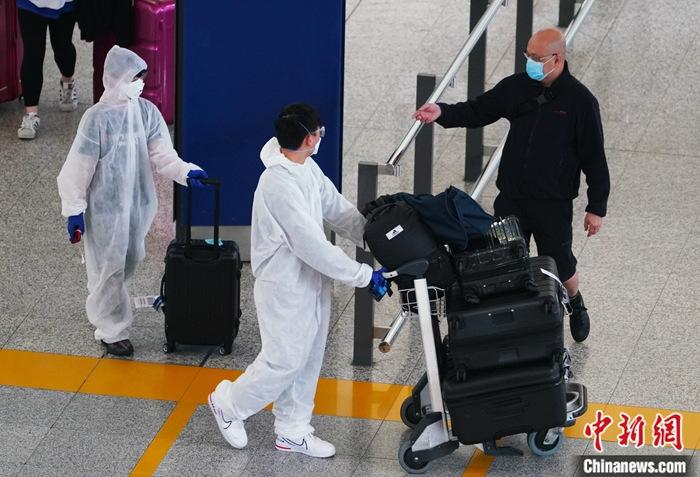 發燒仍違反隔離令外出吃宵夜？港警截獲多宗違例外出案