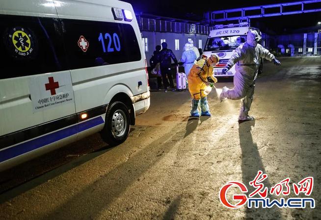 “疫”線90后救護轉運隊：做生命的擺渡人