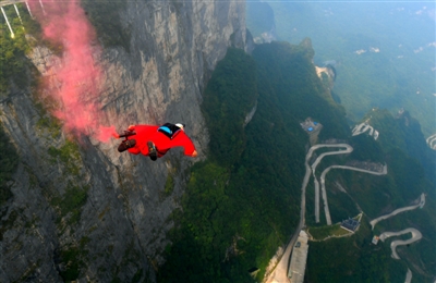 翼裝飛行失聯女大學生仍未找到 朋友：她本不該出現在那里