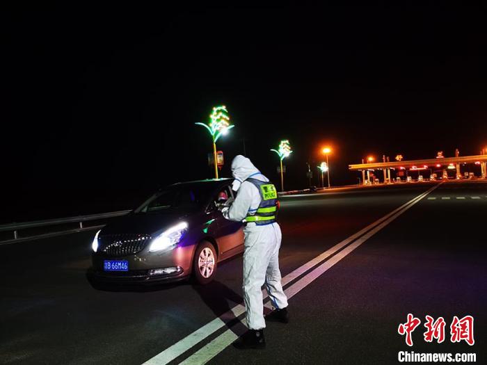 “90后”特警延遲婚期走向抗疫戰場：擊退疫情再團圓