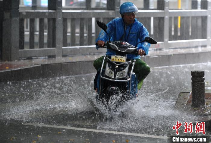 南方多省迎今年來最強(qiáng)降雨過程 多地部署防汛備汛