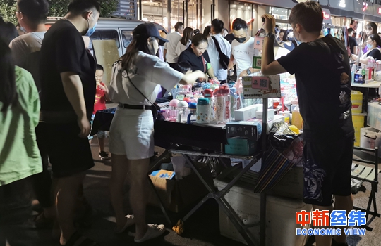 27地設(shè)攤販規(guī)范點(diǎn)發(fā)展地攤經(jīng)濟(jì) 網(wǎng)友：好有煙火氣