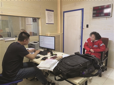 遇900次航班延誤獲賠近300萬 女子涉嫌保險詐騙被抓