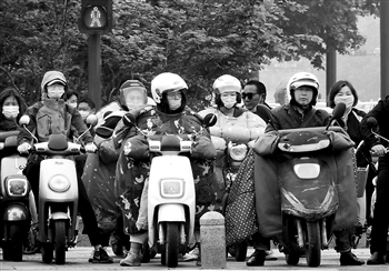 從口罩到頭盔!“蹭熱點”式詐騙專門煽動囤貨焦慮