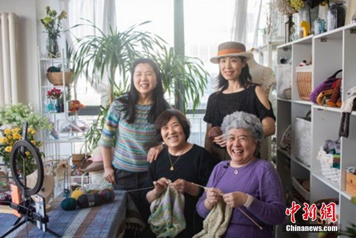 60、70后走上新就業風口 大媽直播織毛衣半年賣1000萬元